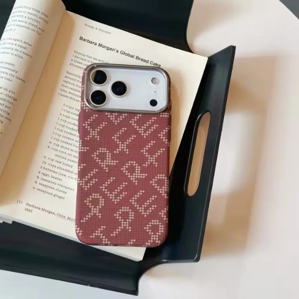 Coque Tadamall Carbon pour iPhone – Étui Premium avec MagSafe, Protection Ultra-Résistante