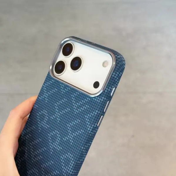 Coque Tadamall Carbon pour iPhone – Étui Premium avec MagSafe, Protection Ultra-Résistante