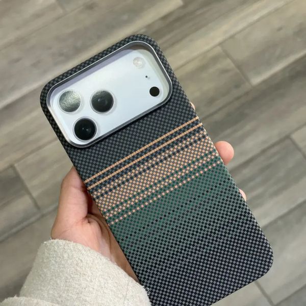 Coque iPhone Luxo Life Carbon Fiber Texture – Protection Slim & MagSafe