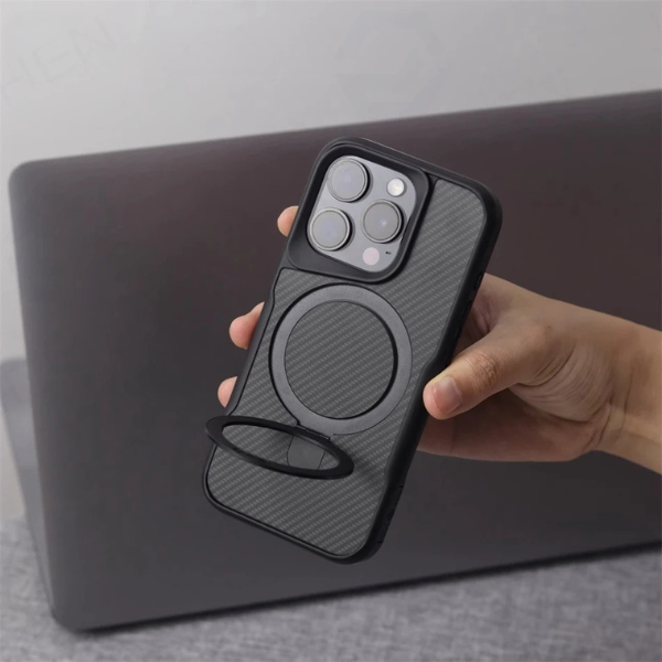 Coque Magnétique Armure en Fibre de Carbone avec Support Métallique – Compatible iPhone MagSafe