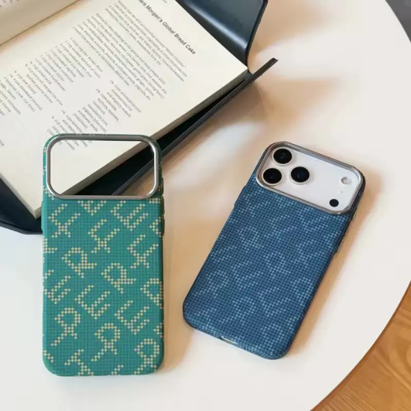 Coque Tadamall Carbon pour iPhone – Étui Premium avec MagSafe, Protection Ultra-Résistante